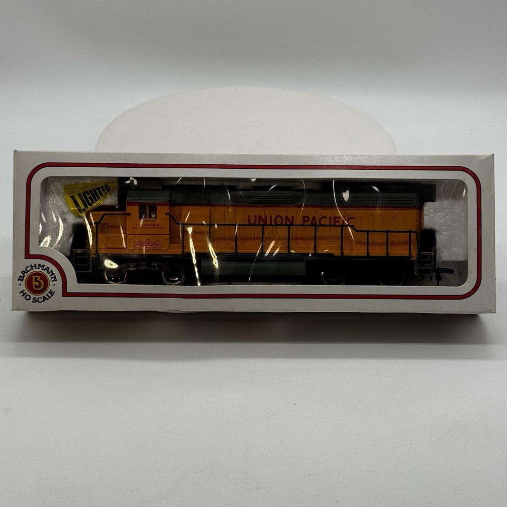 Bachmann HO Scale EMD GP40 Diesel Locomotive Union Pacific 866 With Box